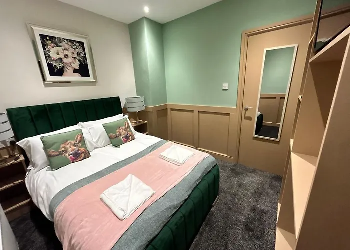 Strawberry Fields Suite By Sasco Apartments