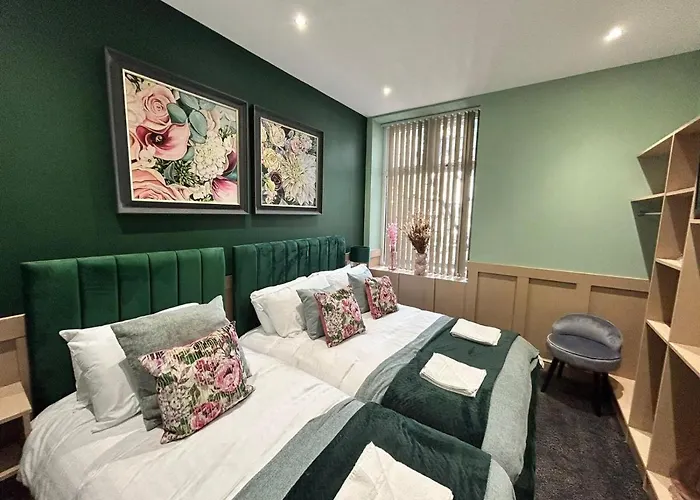 Strawberry Fields Suite By Sasco Apartments